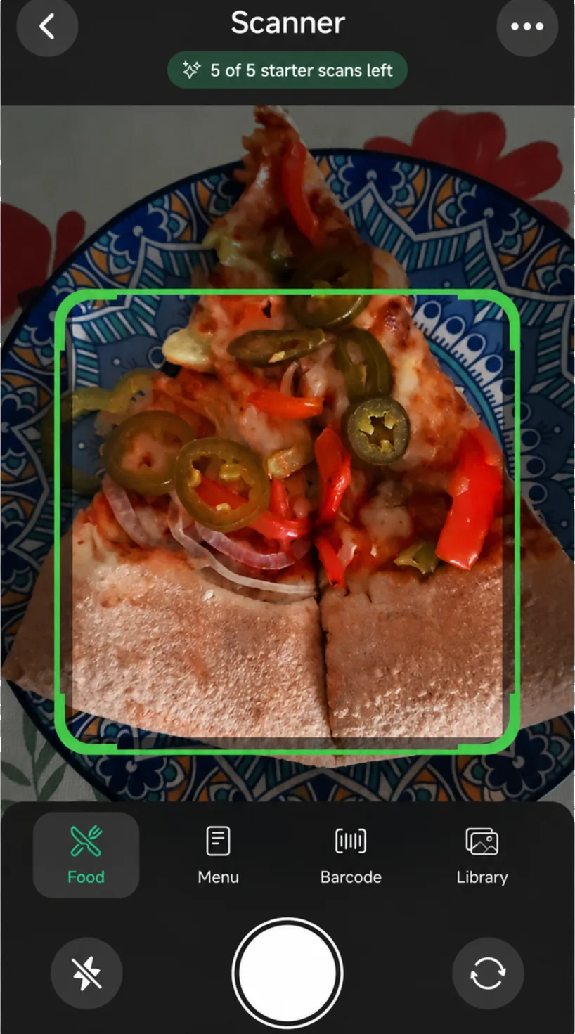 GlucIQ Mahlzeit-Scanner mit Fokus auf einem Teller